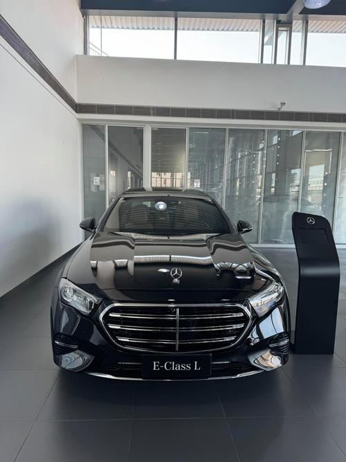 奔驰e300l(奔驰e300立标)