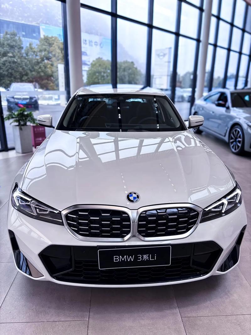 宝马新三系,宝马新三系离车远了会自动锁车吗