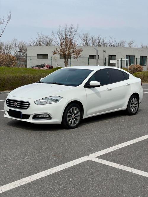 广汽菲亚特两厢车(菲亚特两厢车报价)