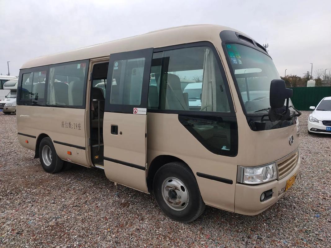 丰田中巴考斯特20座(纯进口丰田考斯特中巴车19座)
