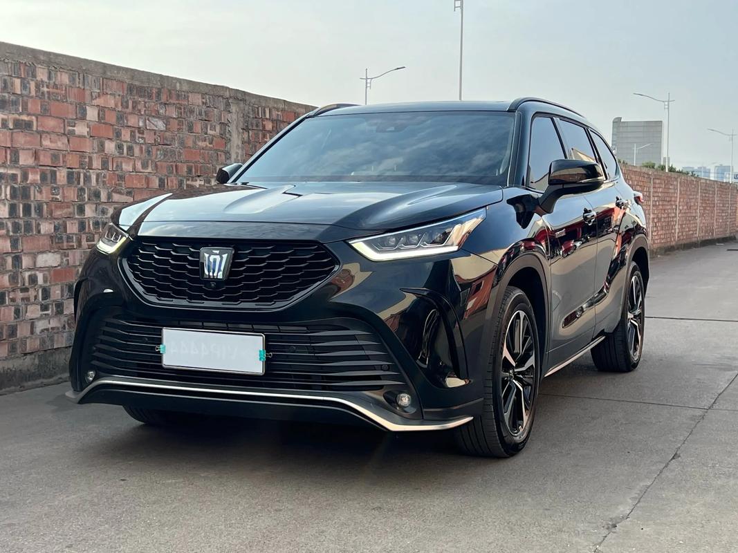 2023款丰田皇冠／2023款丰田皇冠陆放豪华版220伏电源插座在哪